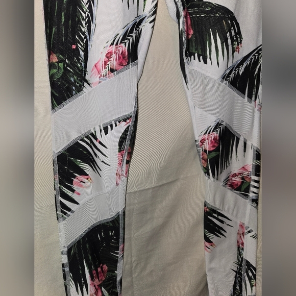 Fabletics Black and Pink Patterned Leggings - Picture 2 of 7